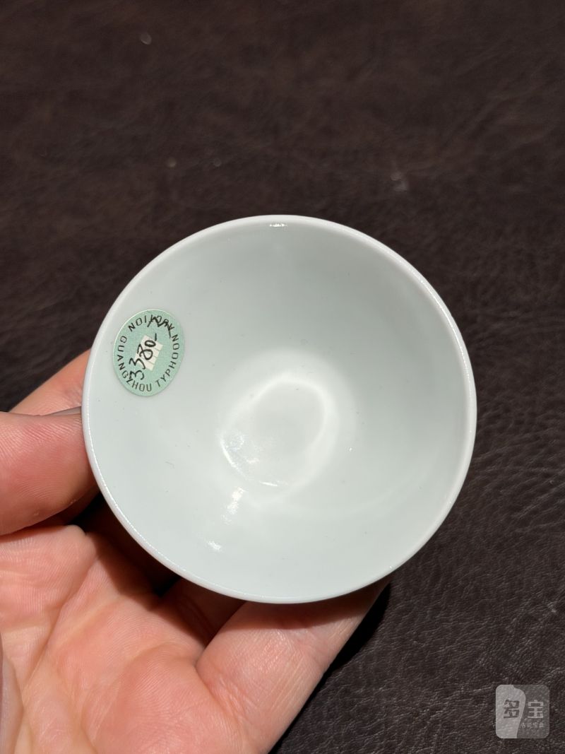 清雍正 斗彩米芾拜石图斗笠杯 - 图9